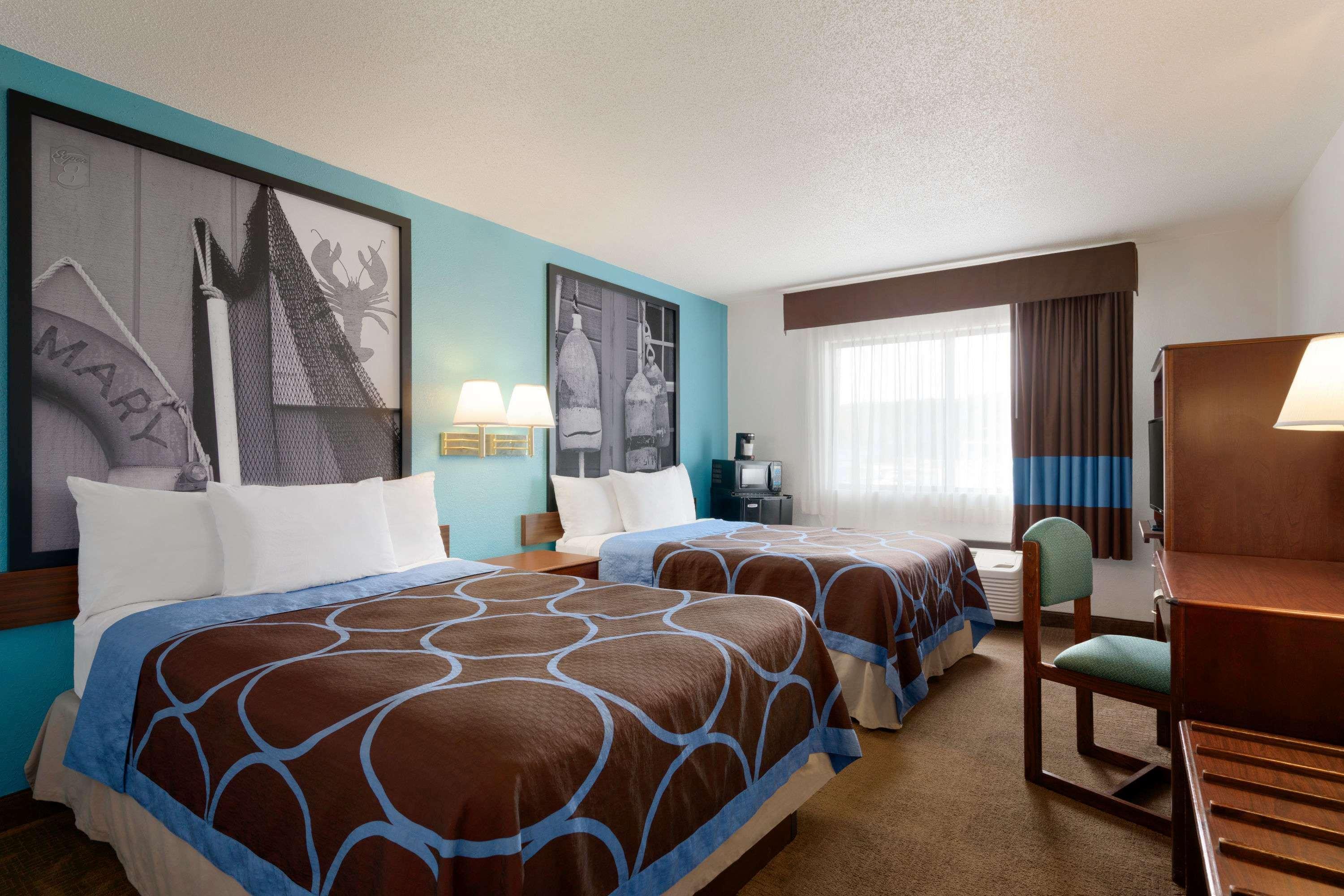 Super 8 By Wyndham Portland/Westbrook Area Hotel Exterior photo