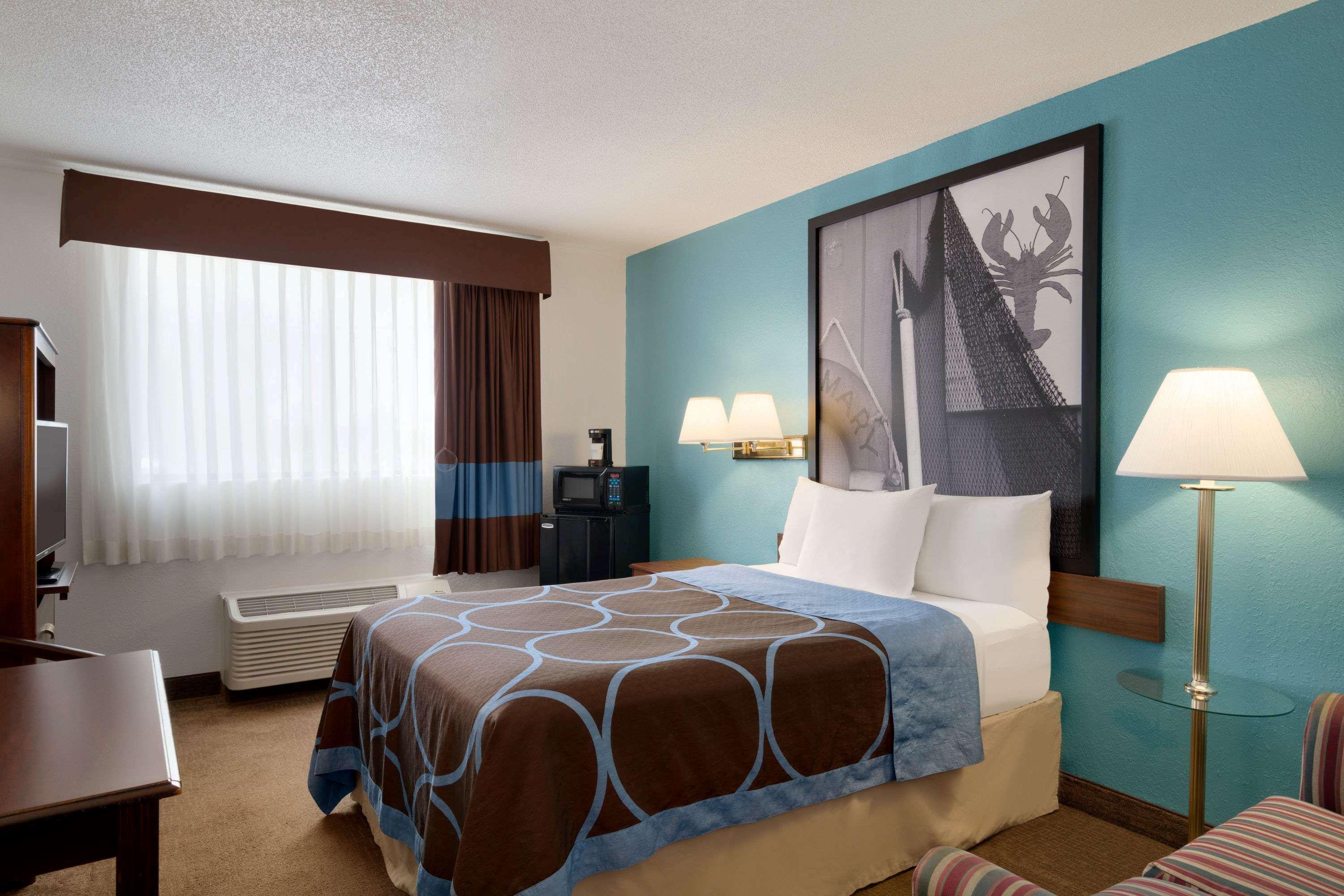 Super 8 By Wyndham Portland/Westbrook Area Hotel Exterior photo