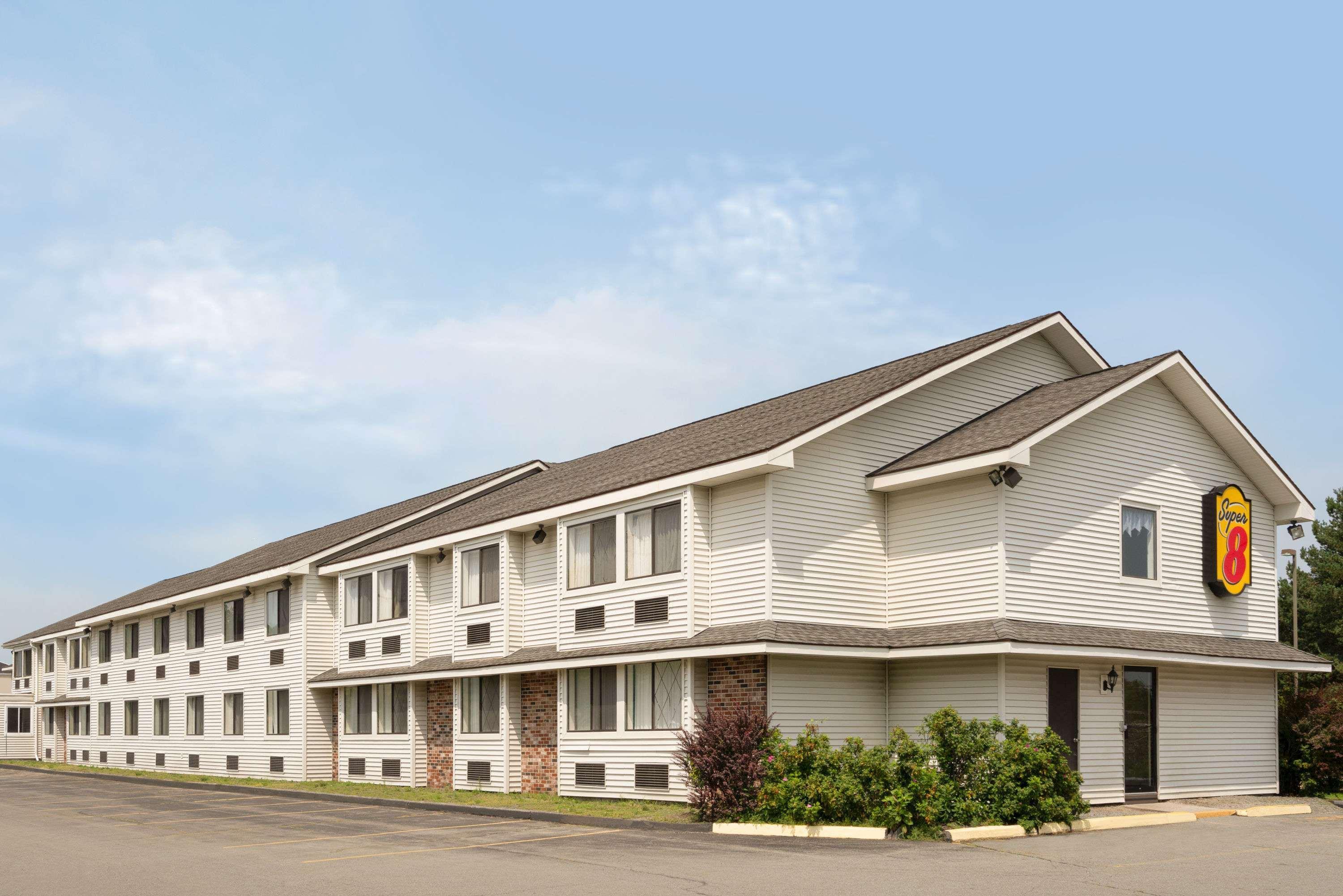 Super 8 By Wyndham Portland/Westbrook Area Hotel Exterior photo